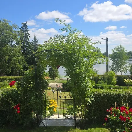 Dom Nad Jeziorem 招待所 Trzcinsko Zdroj